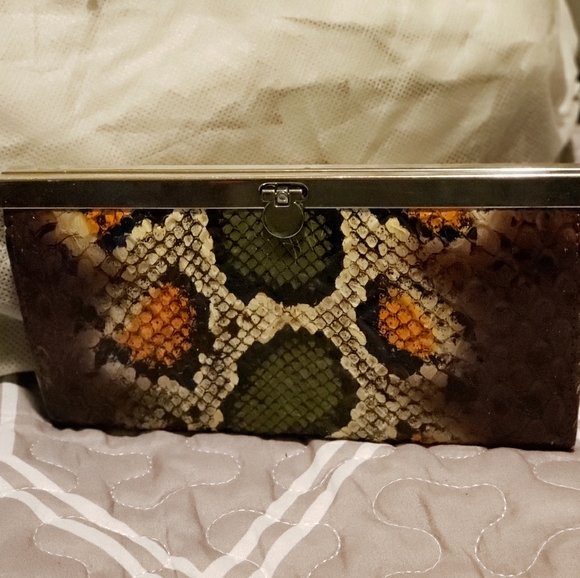 Clutch - Picture 1 of 4